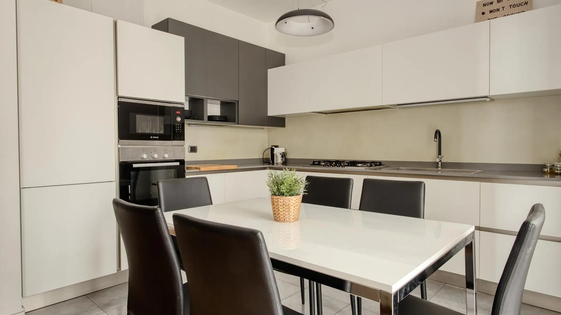 Milano San Siro - Comfort Suite 0*, Milan